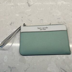 Kate spade wristlet. Used a few times